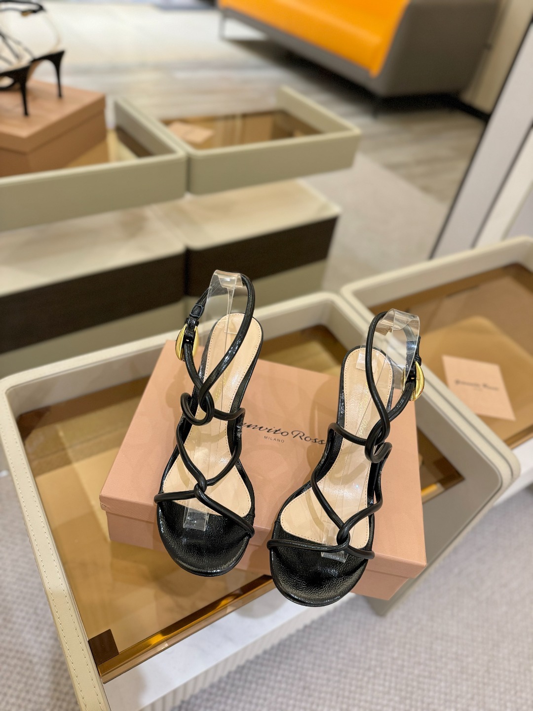 ”
Gianvito Rossi
👠2025凉鞋
原版开发 顶级版本 代购品质👍