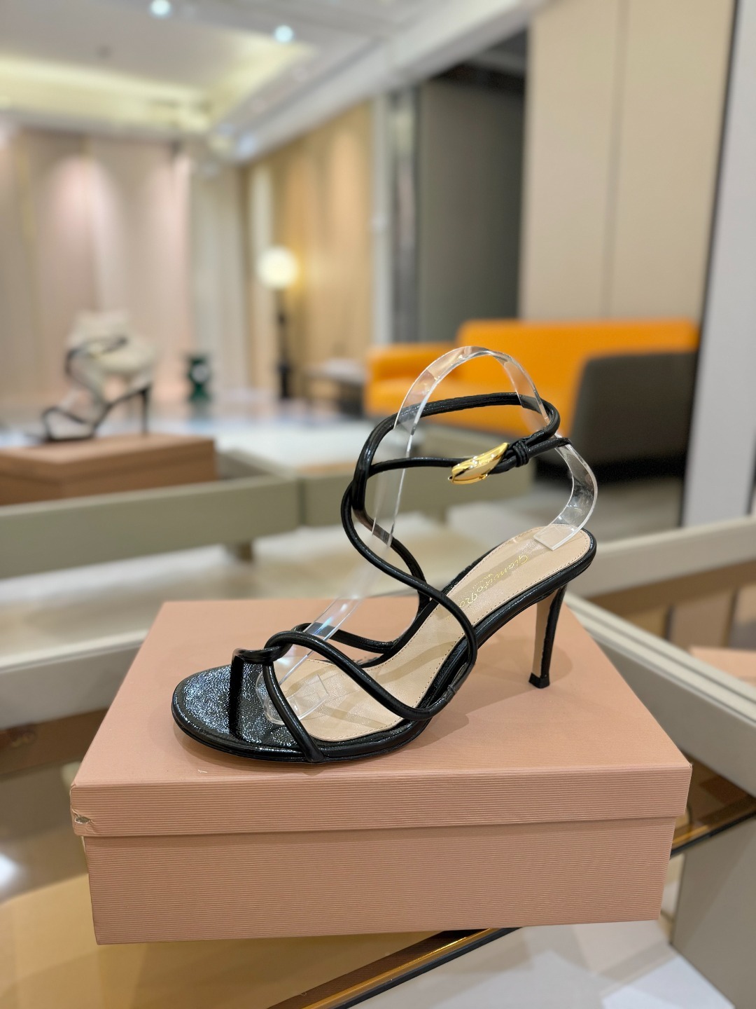 ”
Gianvito Rossi
👠2025凉鞋
原版开发 顶级版本 代购品质👍