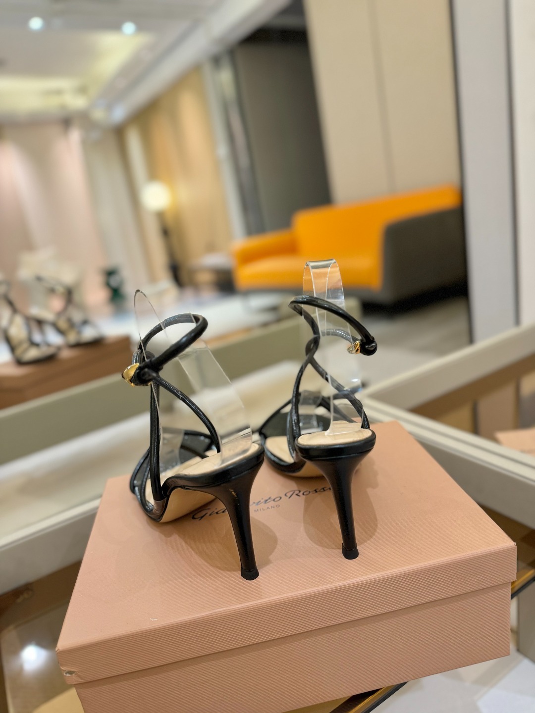 ”
Gianvito Rossi
👠2025凉鞋
原版开发 顶级版本 代购品质👍