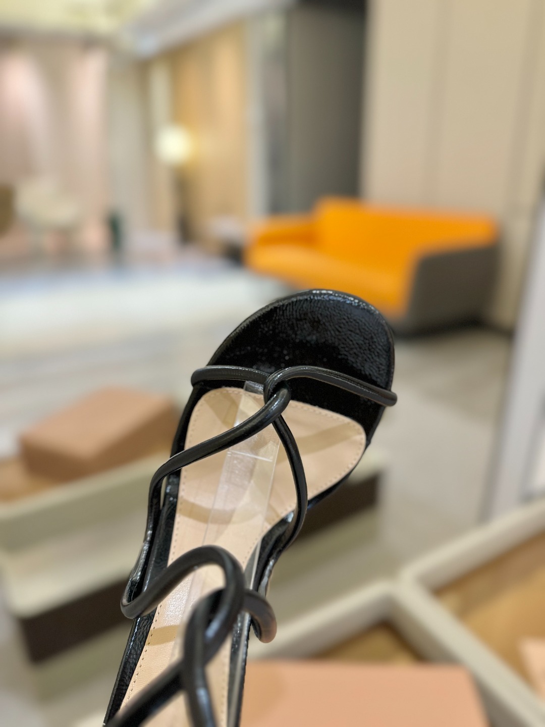 ”
Gianvito Rossi
👠2025凉鞋
原版开发 顶级版本 代购品质👍