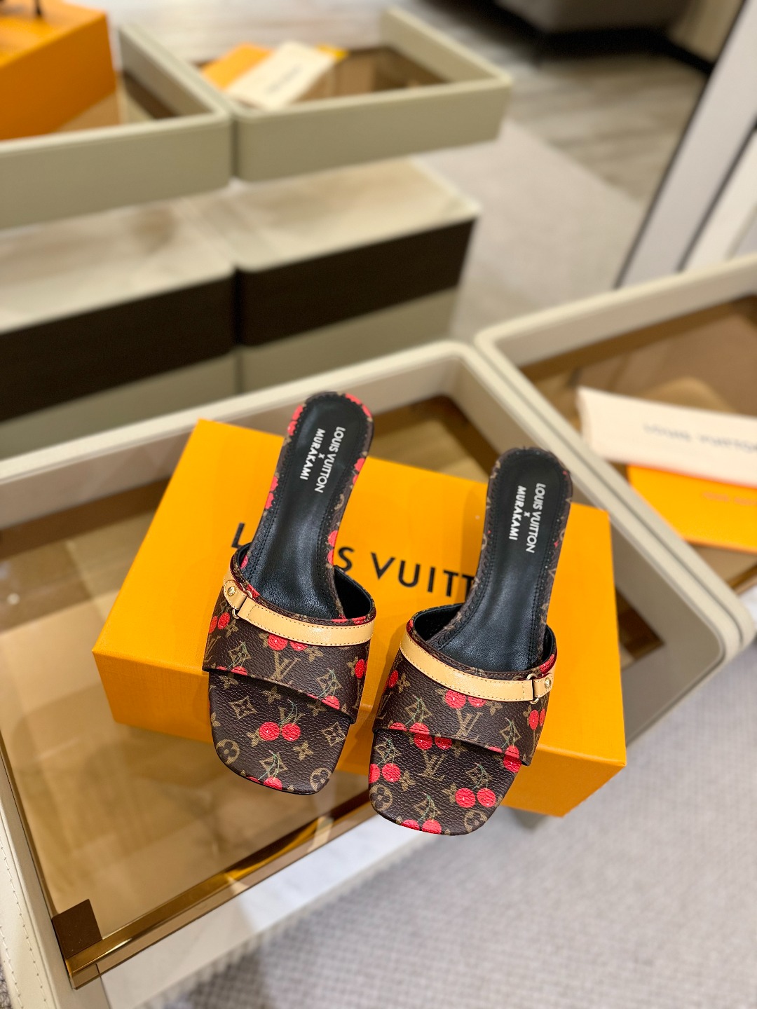 
Louis Vuitton
 2025款官网系列！完美楦型、LV最新压花电绣纹工艺、更显优雅气质、上脚