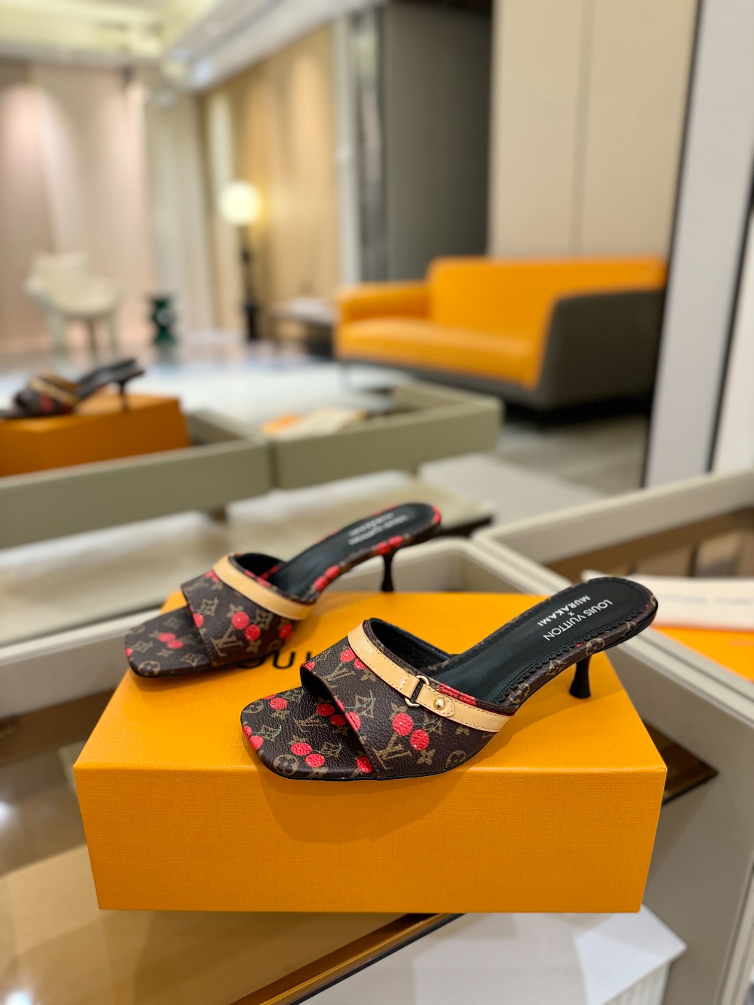 
Louis Vuitton
 2025款官网系列！完美楦型、LV最新压花电绣纹工艺、更显优雅气质、上脚