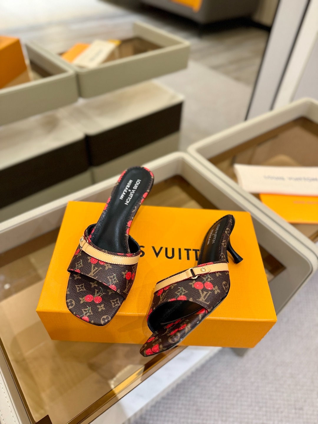 
Louis Vuitton
 2025款官网系列！完美楦型、LV最新压花电绣纹工艺、更显优雅气质、上脚