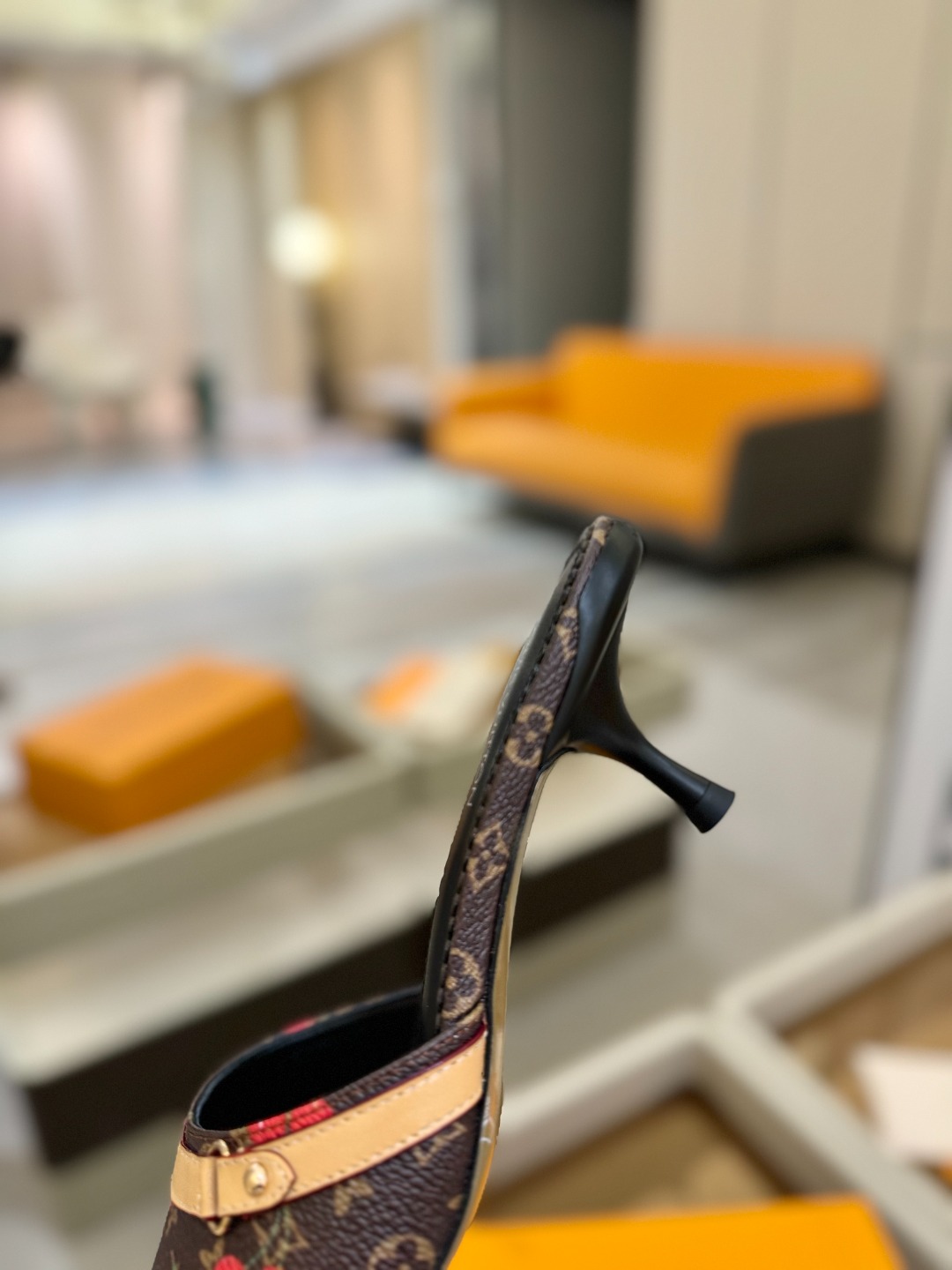 
Louis Vuitton
 2025款官网系列！完美楦型、LV最新压花电绣纹工艺、更显优雅气质、上脚