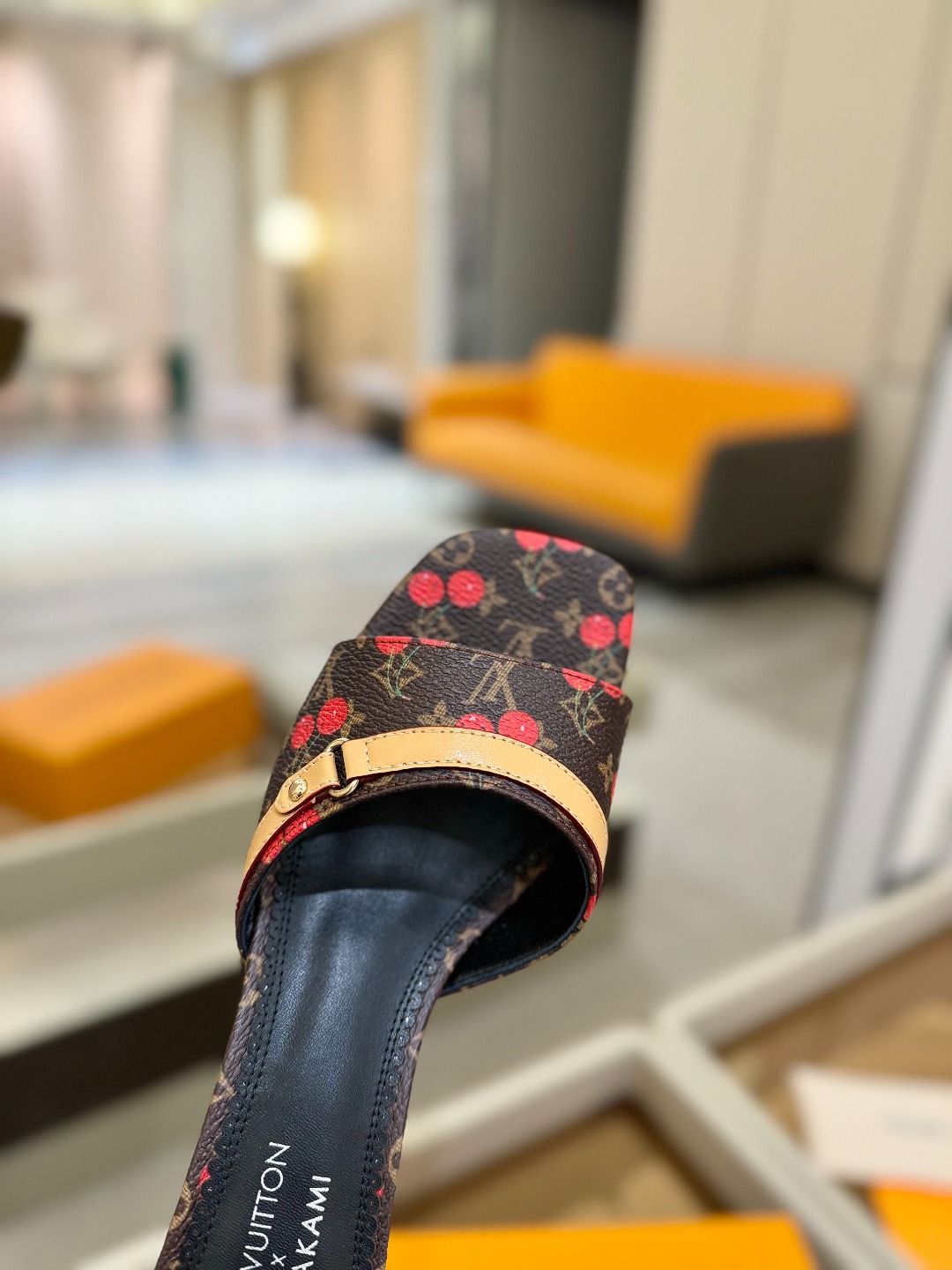 
Louis Vuitton
 2025款官网系列！完美楦型、LV最新压花电绣纹工艺、更显优雅气质、上脚