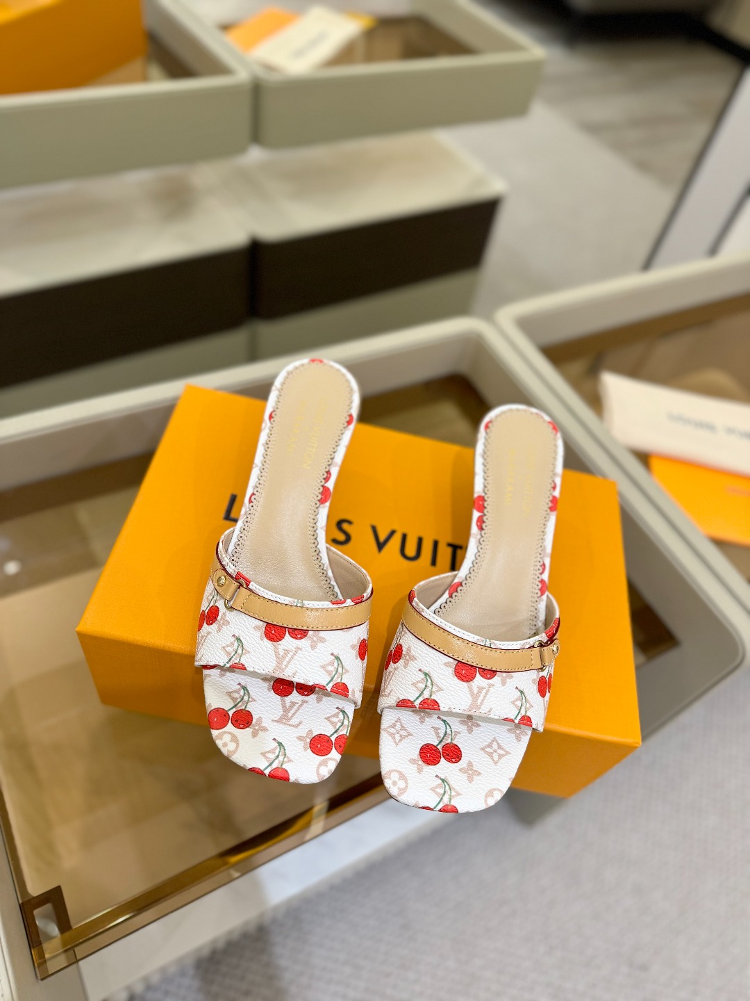 
Louis Vuitton
 2025款官网系列！完美楦型、LV最新压花电绣纹工艺、更显优雅气质、上脚