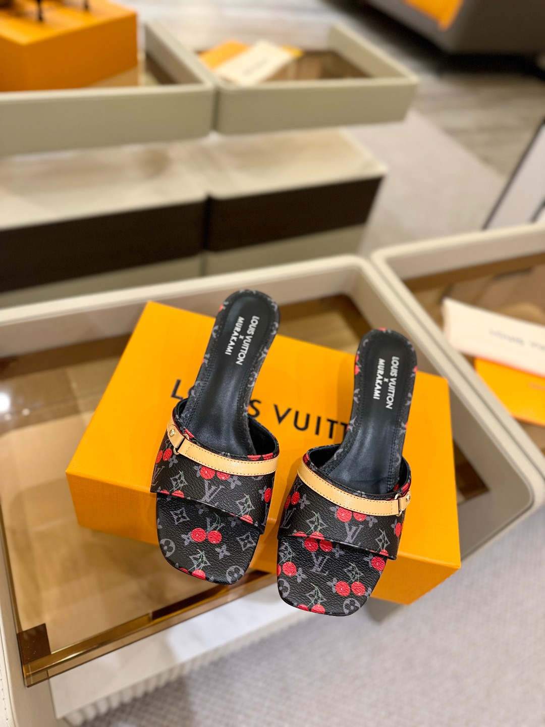 
Louis Vuitton
 2025款官网系列！完美楦型、LV最新压花电绣纹工艺、更显优雅气质、上脚