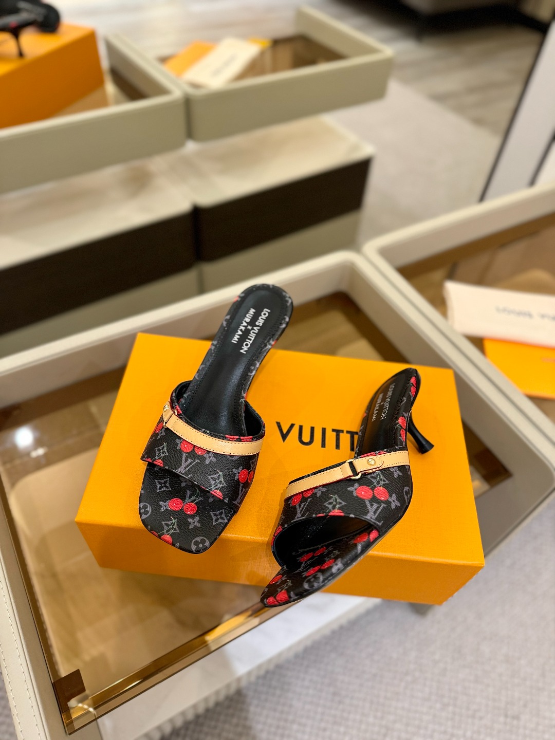 
Louis Vuitton
 2025款官网系列！完美楦型、LV最新压花电绣纹工艺、更显优雅气质、上脚