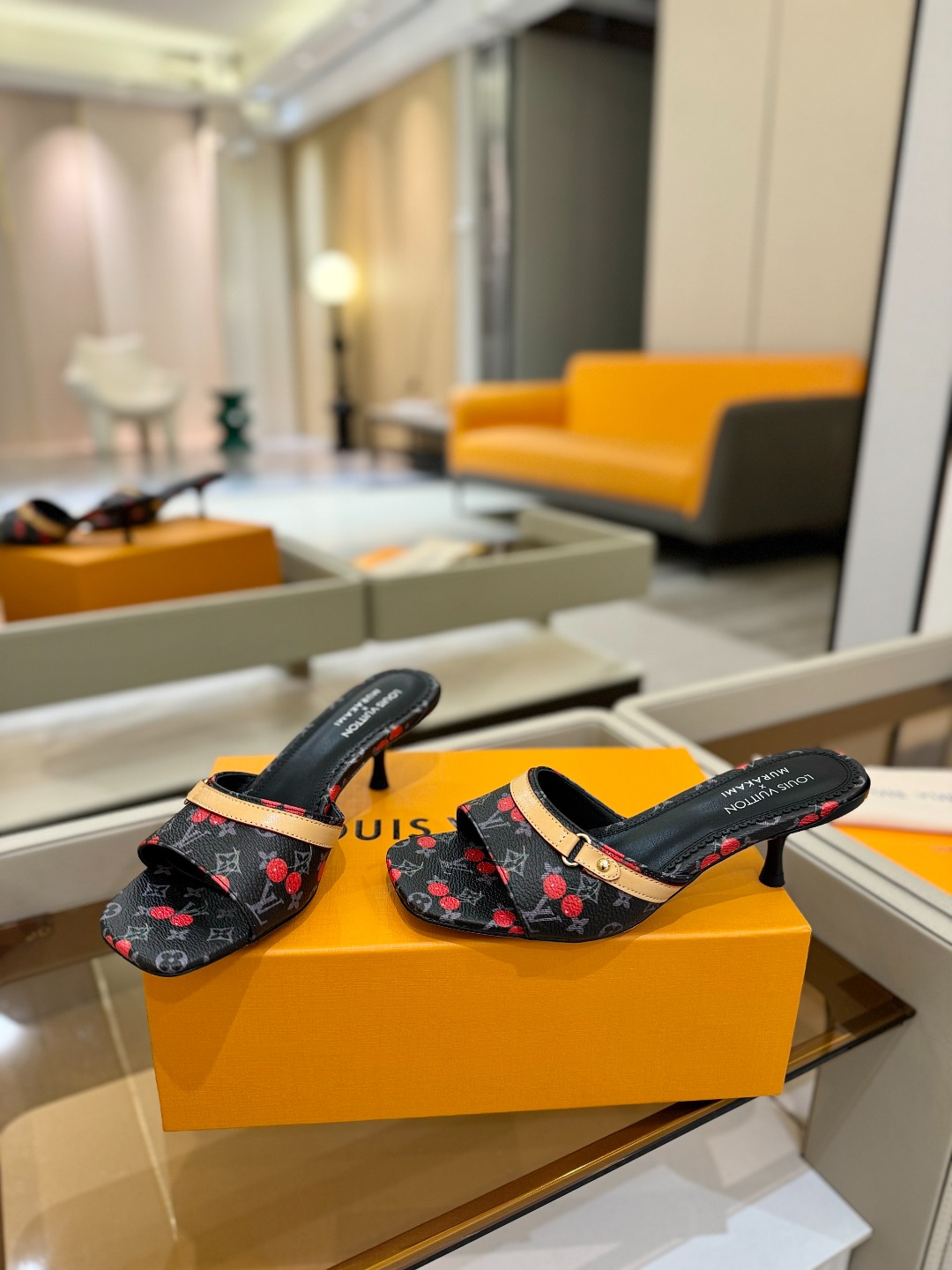 
Louis Vuitton
 2025款官网系列！完美楦型、LV最新压花电绣纹工艺、更显优雅气质、上脚