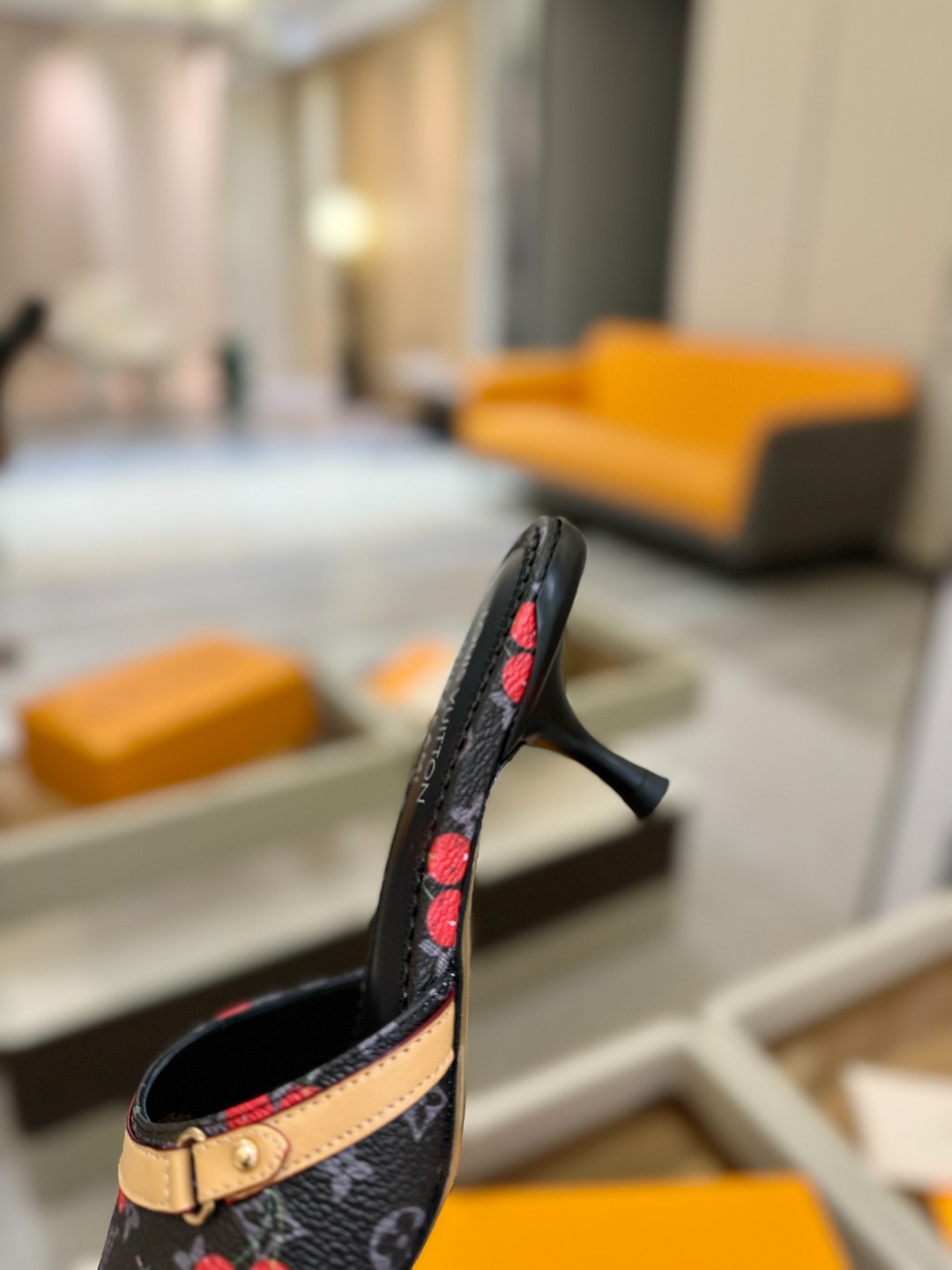 
Louis Vuitton
 2025款官网系列！完美楦型、LV最新压花电绣纹工艺、更显优雅气质、上脚