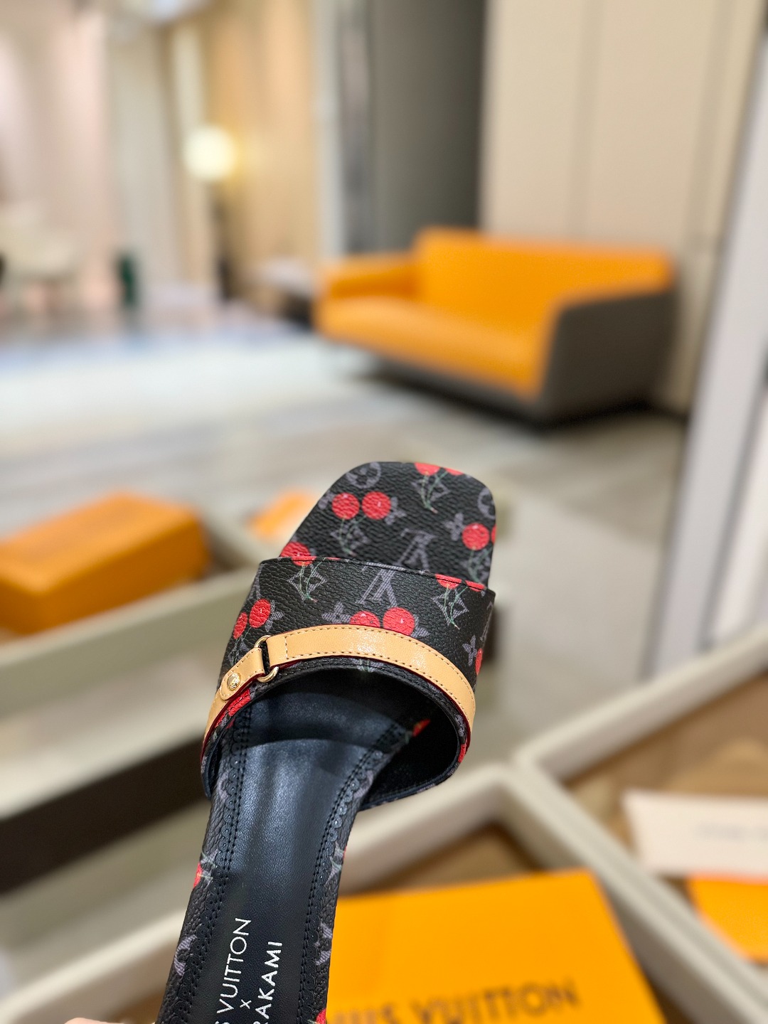 
Louis Vuitton
 2025款官网系列！完美楦型、LV最新压花电绣纹工艺、更显优雅气质、上脚