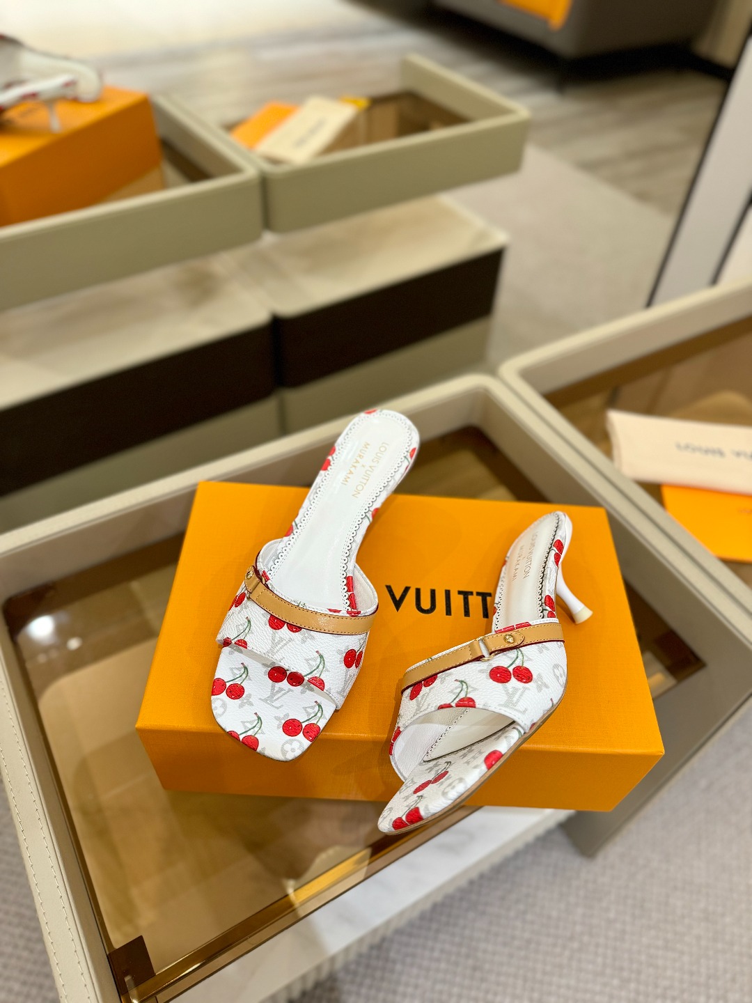 
Louis Vuitton
 2025款官网系列！完美楦型、LV最新压花电绣纹工艺、更显优雅气质、上脚