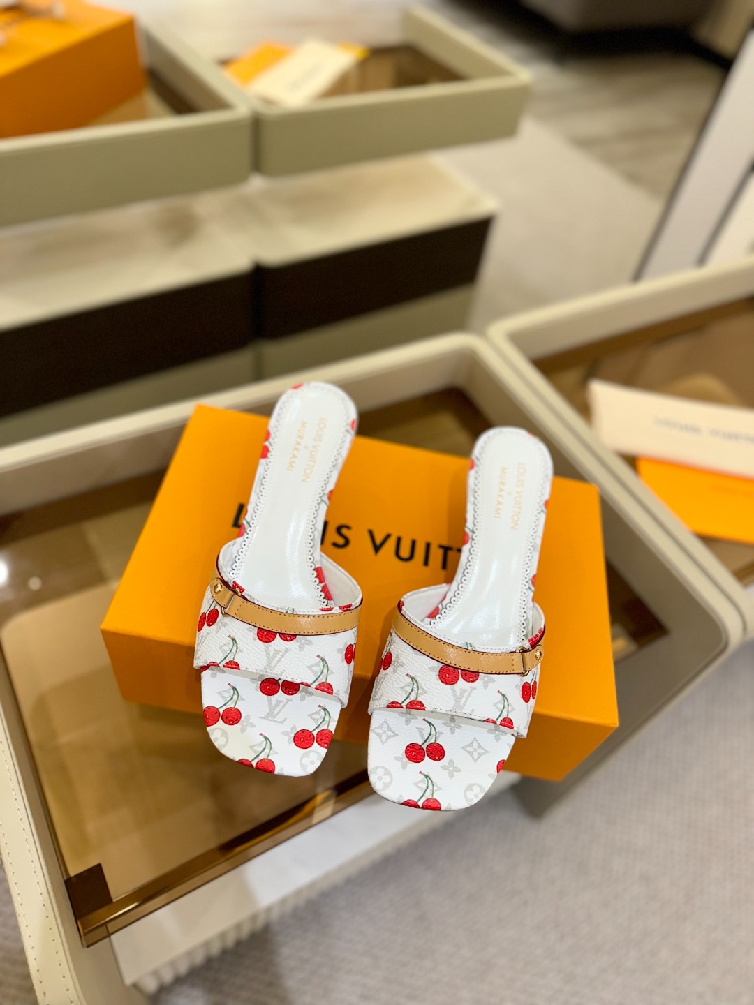 
Louis Vuitton
 2025款官网系列！完美楦型、LV最新压花电绣纹工艺、更显优雅气质、上脚