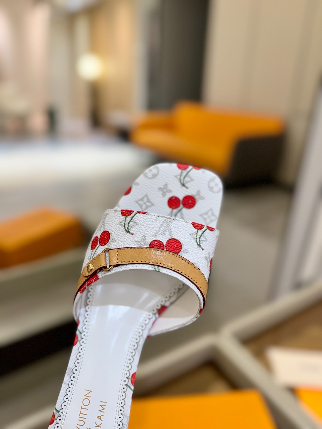 
Louis Vuitton
 2025款官网系列！完美楦型、LV最新压花电绣纹工艺、更显优雅气质、上脚