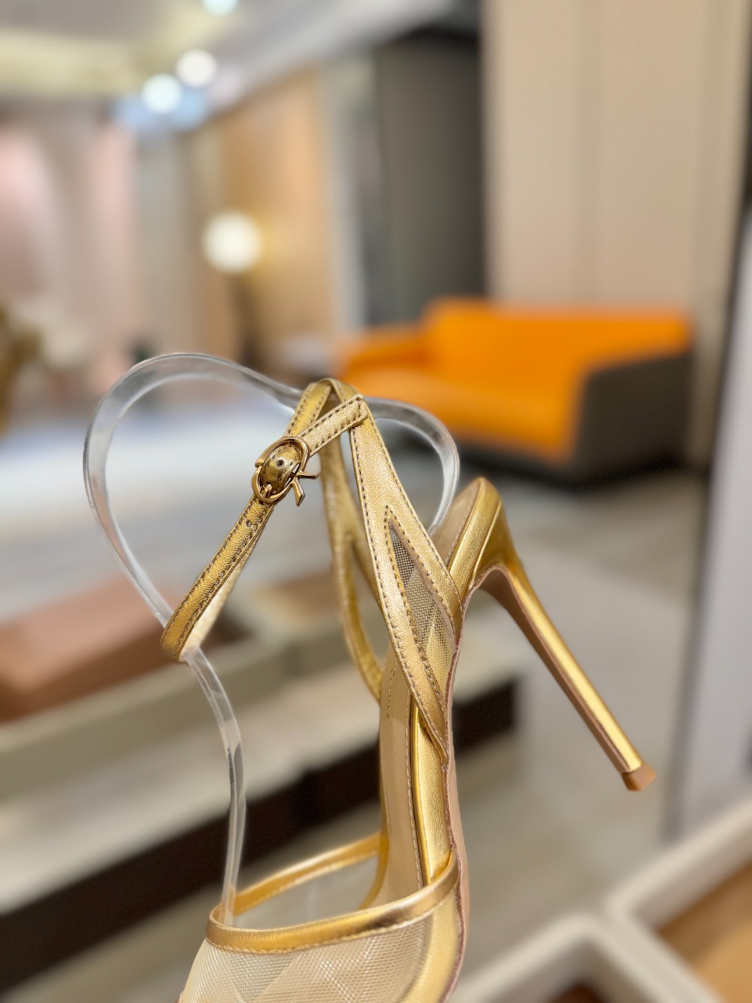 
     Gianvito rossi
💕2025𝙨𝙨 这款高跟鞋
极简主义的 Elle、Gianvi