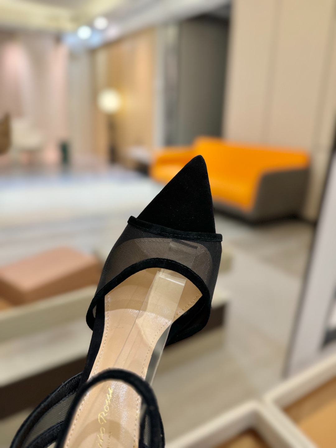 
     Gianvito rossi
💕2025𝙨𝙨 这款高跟鞋
极简主义的 Elle、Gianvi