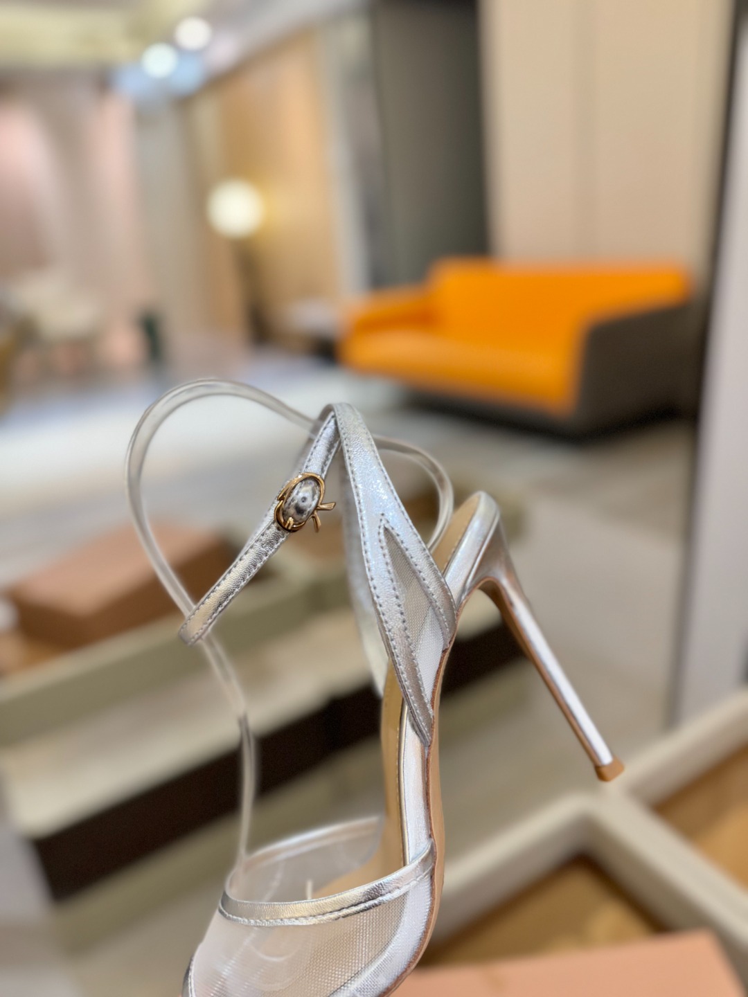 
     Gianvito rossi
💕2025𝙨𝙨 这款高跟鞋
极简主义的 Elle、Gianvi