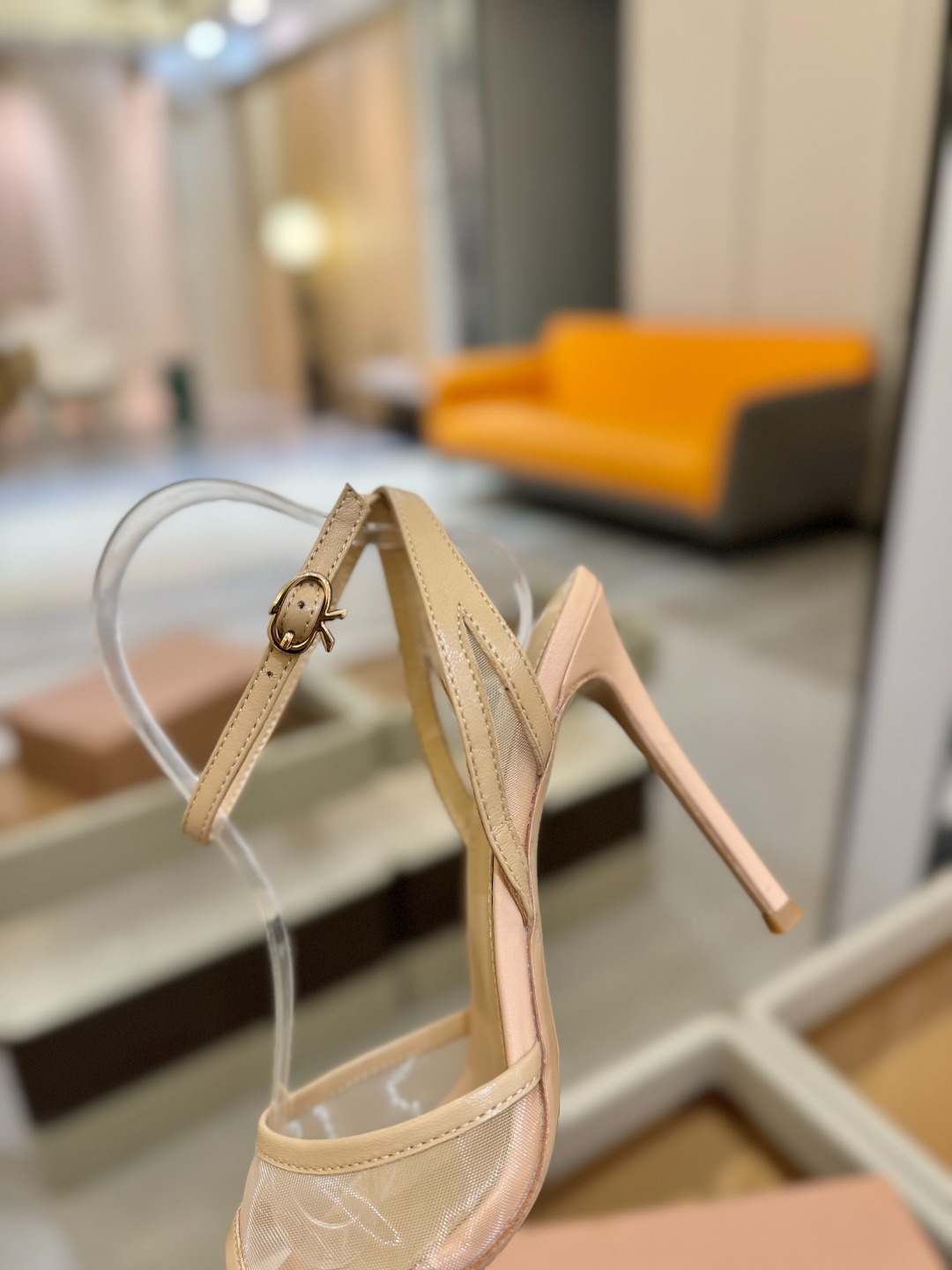 
     Gianvito rossi
💕2025𝙨𝙨 这款高跟鞋
极简主义的 Elle、Gianvi