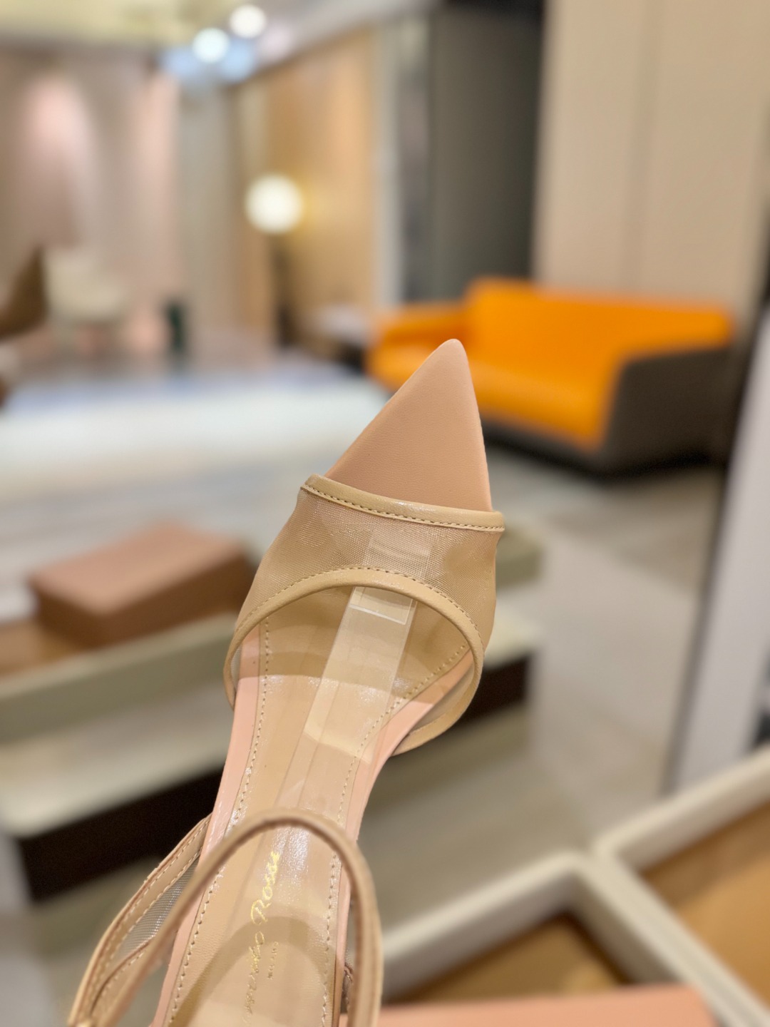
     Gianvito rossi
💕2025𝙨𝙨 这款高跟鞋
极简主义的 Elle、Gianvi