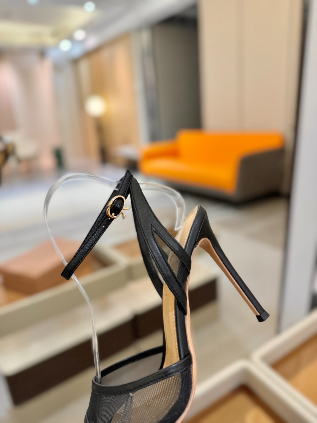 
     Gianvito rossi
💕2025𝙨𝙨 这款高跟鞋
极简主义的 Elle、Gianvi