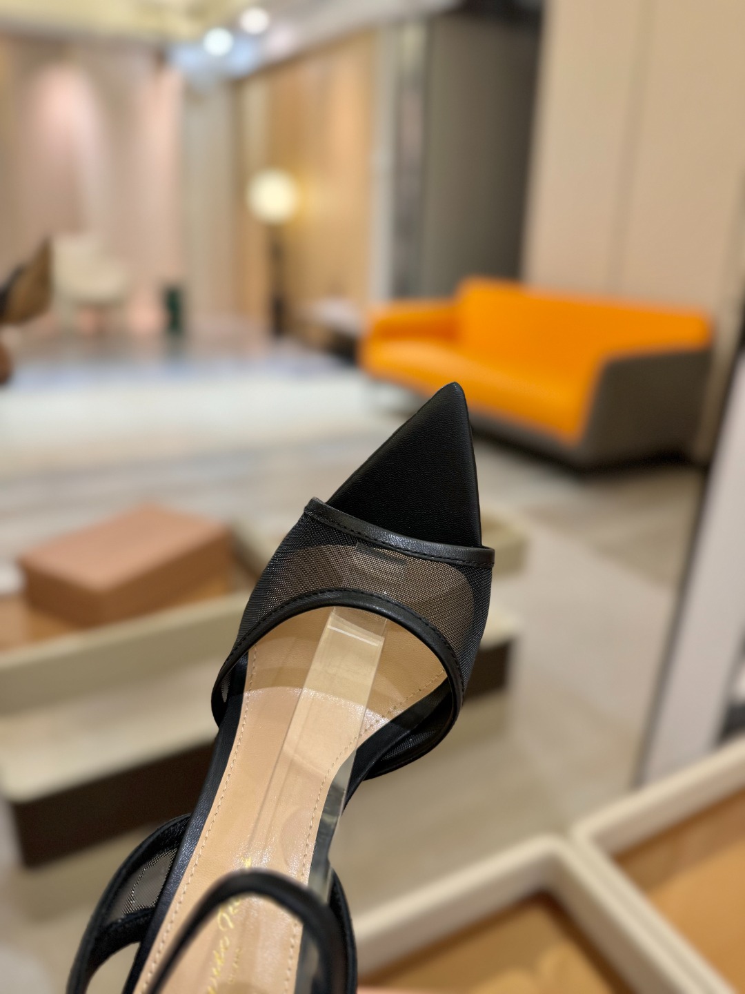 
     Gianvito rossi
💕2025𝙨𝙨 这款高跟鞋
极简主义的 Elle、Gianvi