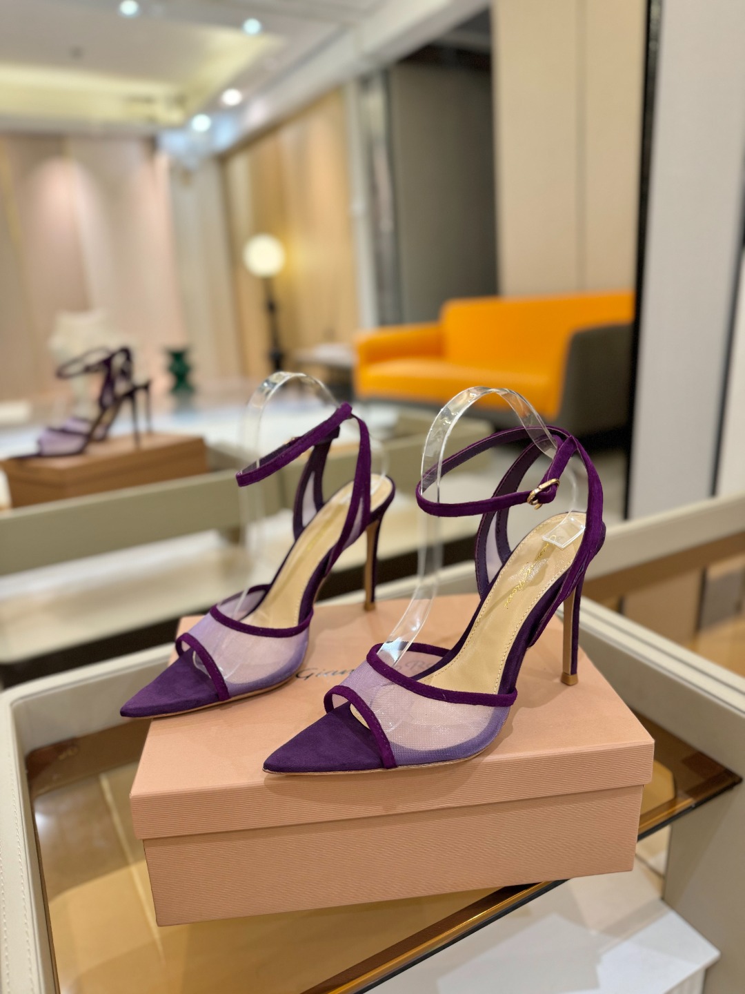 
     Gianvito rossi
💕2025𝙨𝙨 这款高跟鞋
极简主义的 Elle、Gianvi