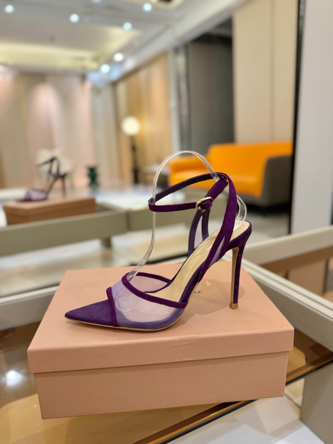 
     Gianvito rossi
💕2025𝙨𝙨 这款高跟鞋
极简主义的 Elle、Gianvi