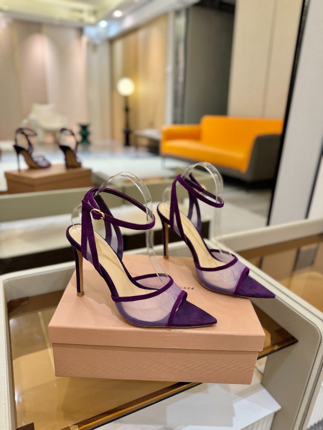 
     Gianvito rossi
💕2025𝙨𝙨 这款高跟鞋
极简主义的 Elle、Gianvi