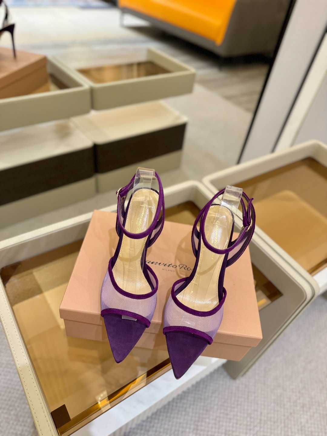 
     Gianvito rossi
💕2025𝙨𝙨 这款高跟鞋
极简主义的 Elle、Gianvi