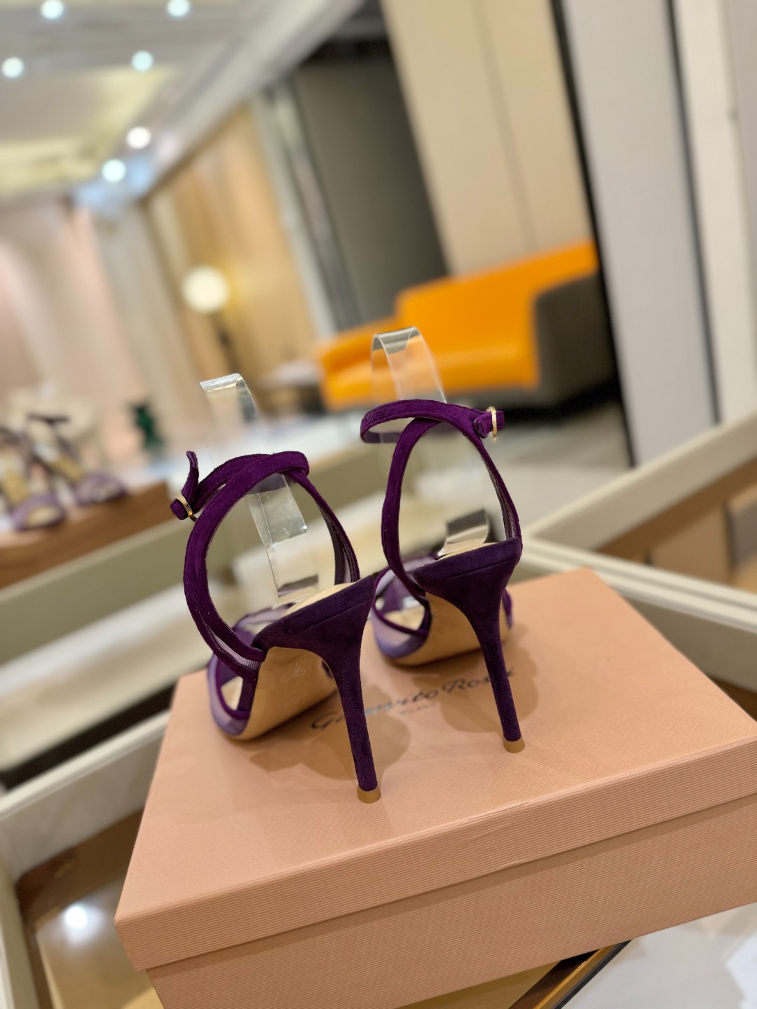 
     Gianvito rossi
💕2025𝙨𝙨 这款高跟鞋
极简主义的 Elle、Gianvi