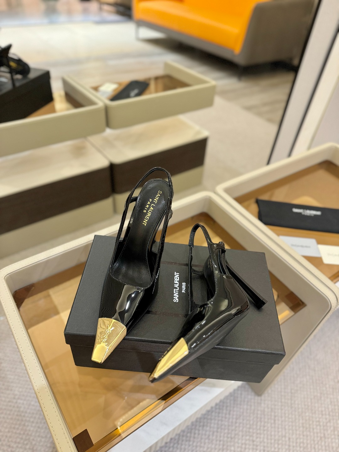 
圣罗兰ysl 2025春夏｜高跟鞋新品🆕
绝美 精致 优雅！10cm上脚特别稳，放心入！
鞋跟是重新开