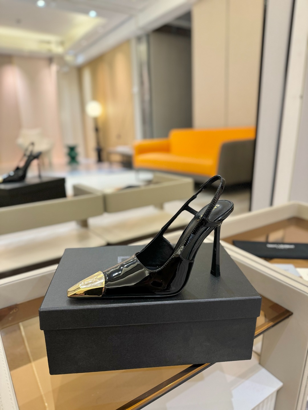 
圣罗兰ysl 2025春夏｜高跟鞋新品🆕
绝美 精致 优雅！10cm上脚特别稳，放心入！
鞋跟是重新开