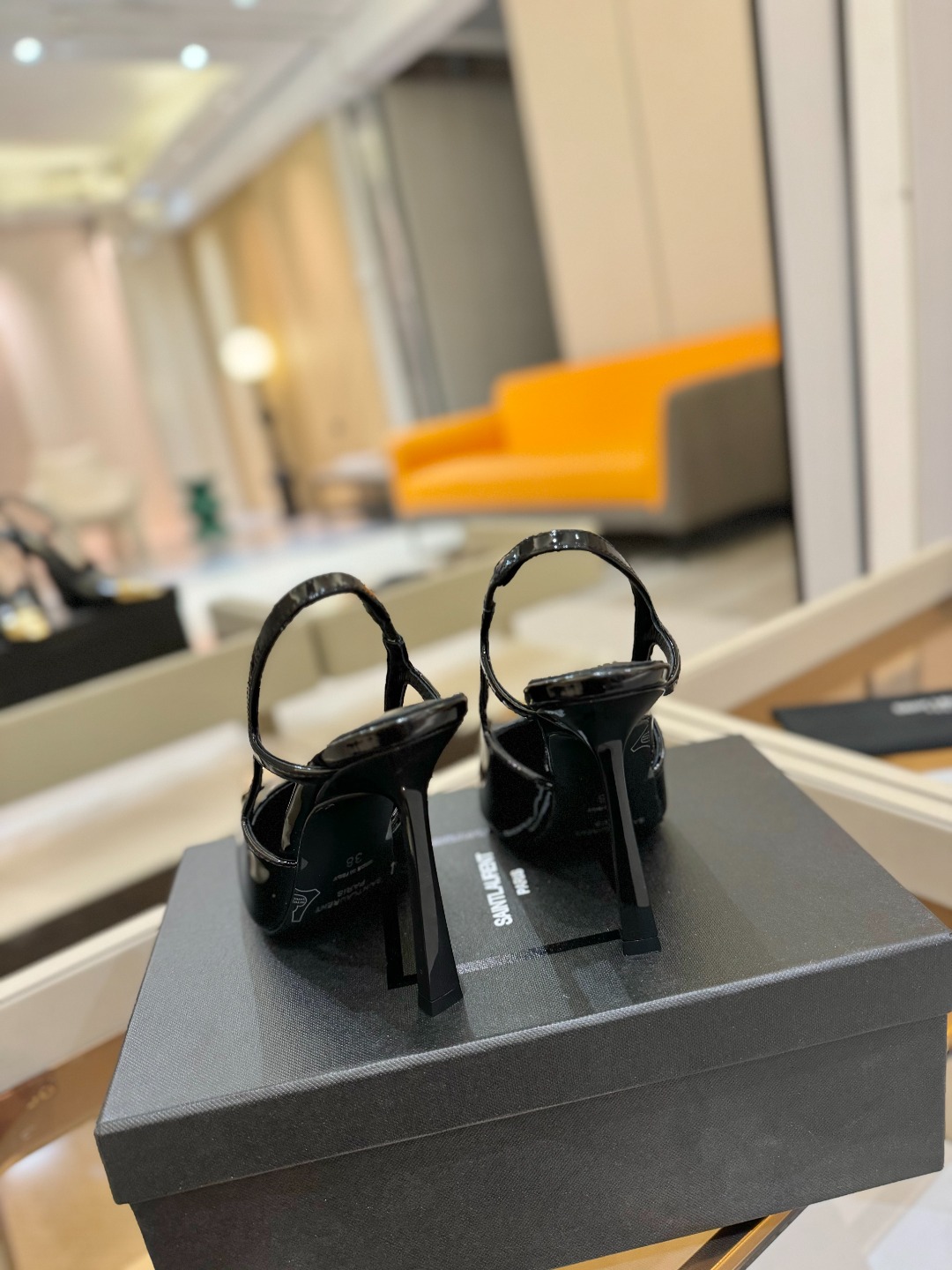 
圣罗兰ysl 2025春夏｜高跟鞋新品🆕
绝美 精致 优雅！10cm上脚特别稳，放心入！
鞋跟是重新开
