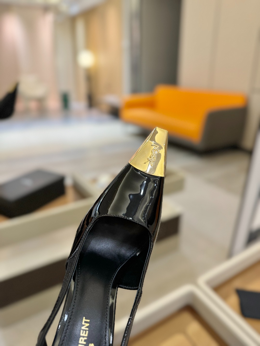 
圣罗兰ysl 2025春夏｜高跟鞋新品🆕
绝美 精致 优雅！10cm上脚特别稳，放心入！
鞋跟是重新开