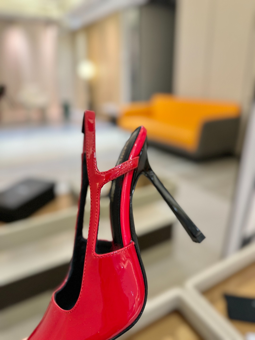 
圣罗兰ysl 2025春夏｜高跟鞋新品🆕
绝美 精致 优雅！10cm上脚特别稳，放心入！
鞋跟是重新开