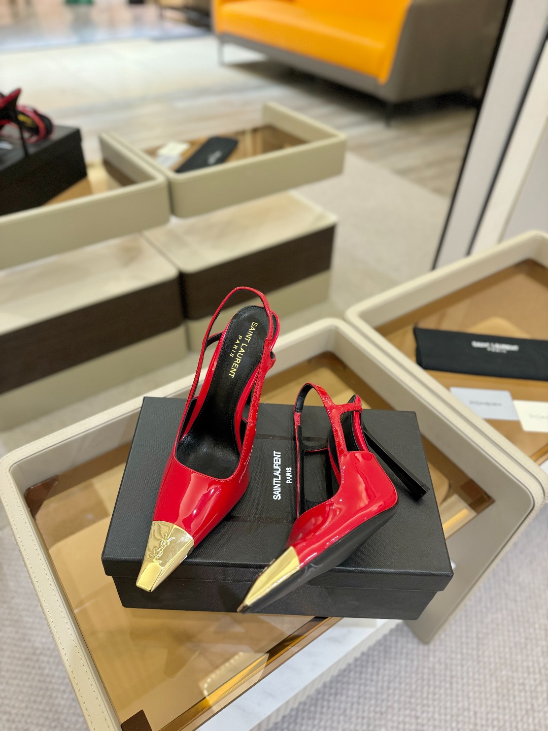 
圣罗兰ysl 2025春夏｜高跟鞋新品🆕
绝美 精致 优雅！10cm上脚特别稳，放心入！
鞋跟是重新开
