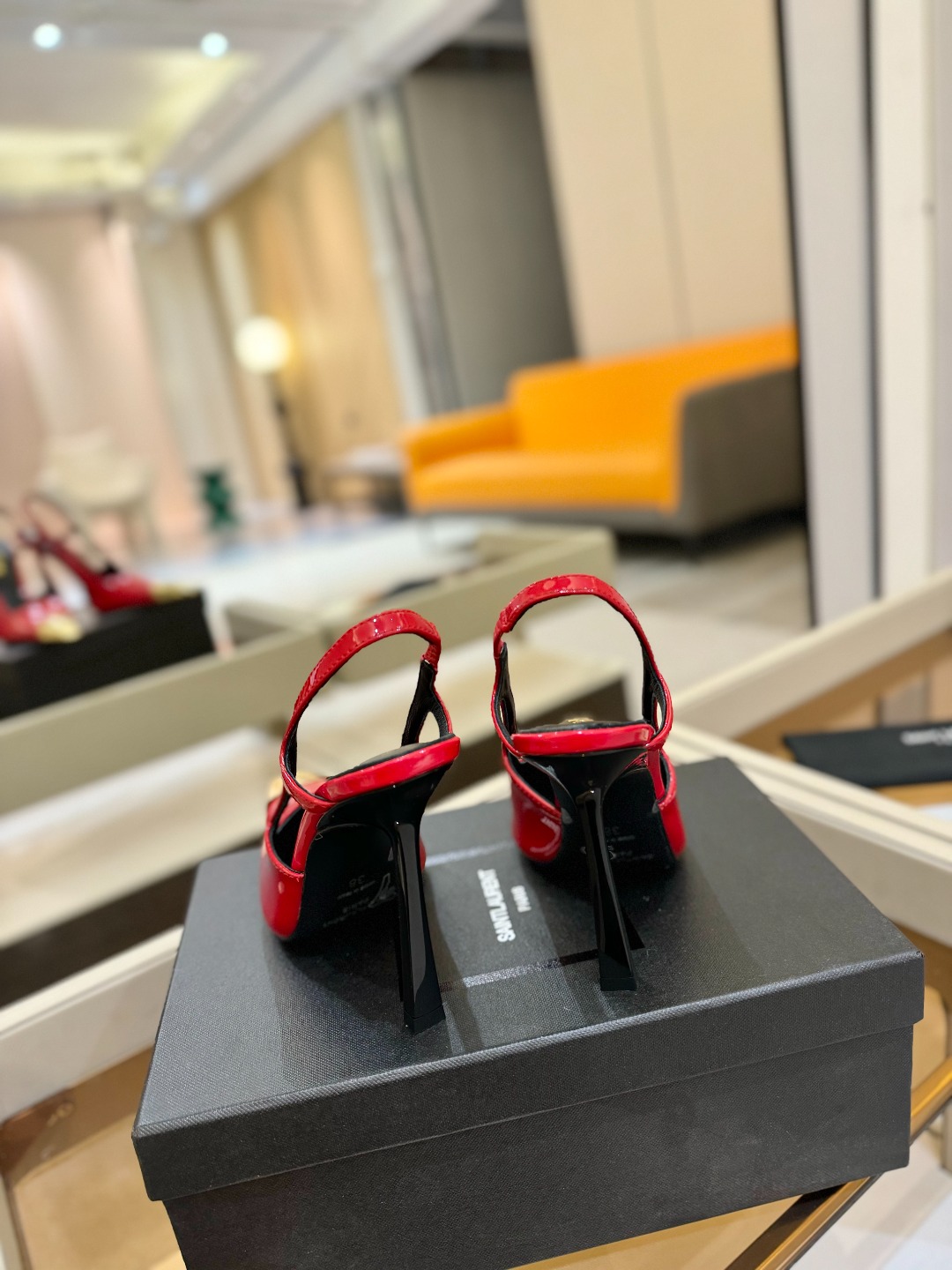 
圣罗兰ysl 2025春夏｜高跟鞋新品🆕
绝美 精致 优雅！10cm上脚特别稳，放心入！
鞋跟是重新开