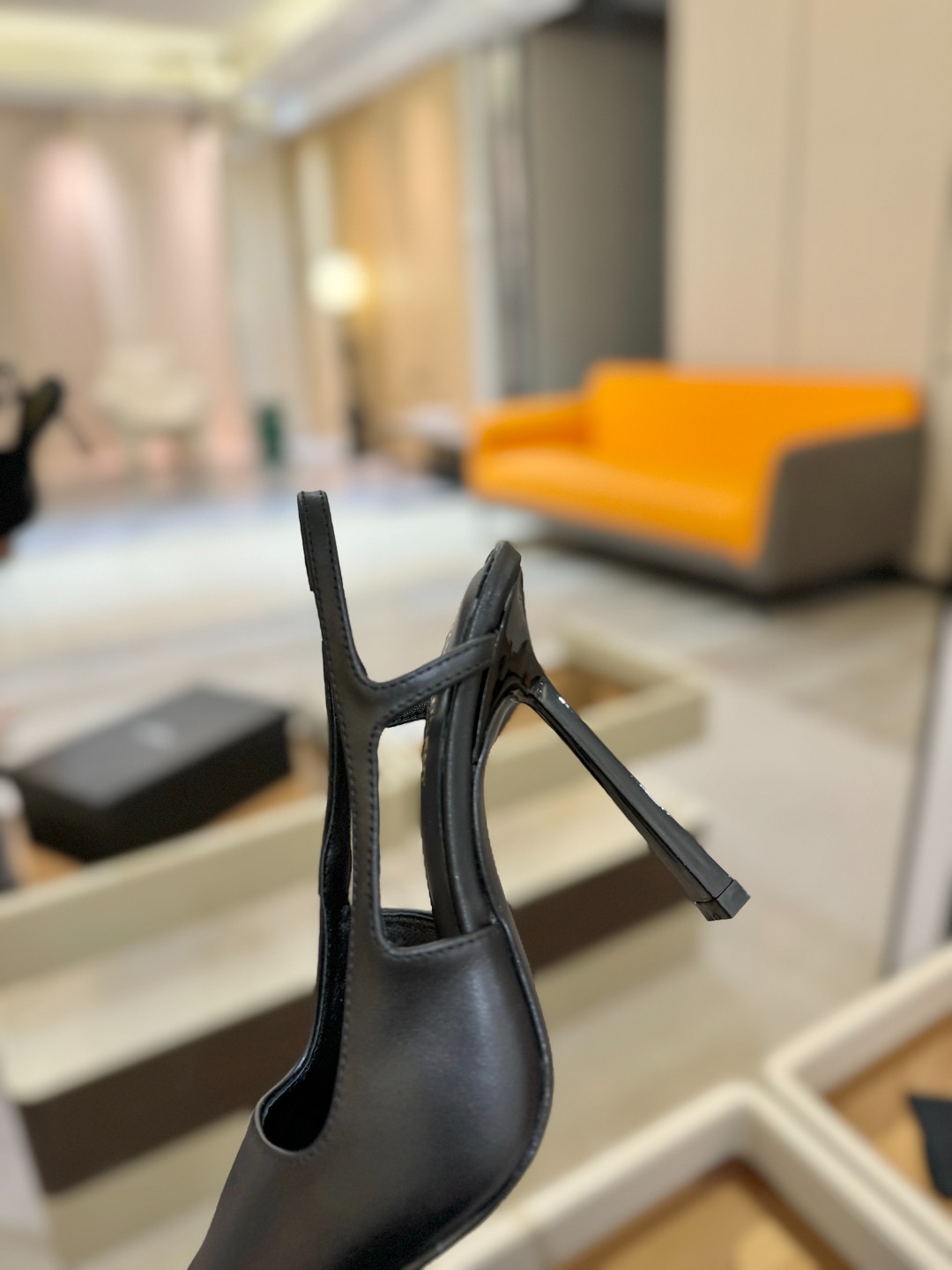 
圣罗兰ysl 2025春夏｜高跟鞋新品🆕
绝美 精致 优雅！10cm上脚特别稳，放心入！
鞋跟是重新开