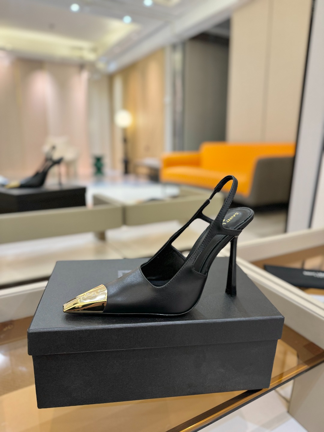 
圣罗兰ysl 2025春夏｜高跟鞋新品🆕
绝美 精致 优雅！10cm上脚特别稳，放心入！
鞋跟是重新开