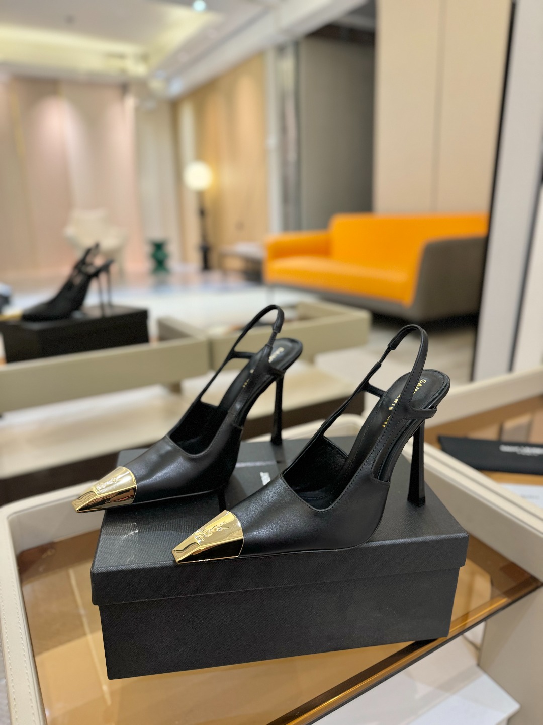 
圣罗兰ysl 2025春夏｜高跟鞋新品🆕
绝美 精致 优雅！10cm上脚特别稳，放心入！
鞋跟是重新开
