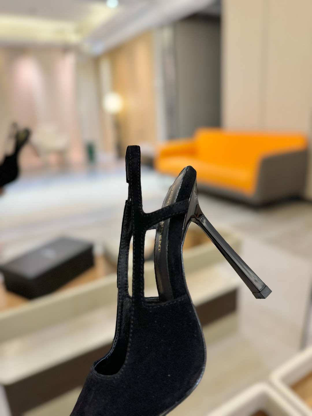 
圣罗兰ysl 2025春夏｜高跟鞋新品🆕
绝美 精致 优雅！10cm上脚特别稳，放心入！
鞋跟是重新开