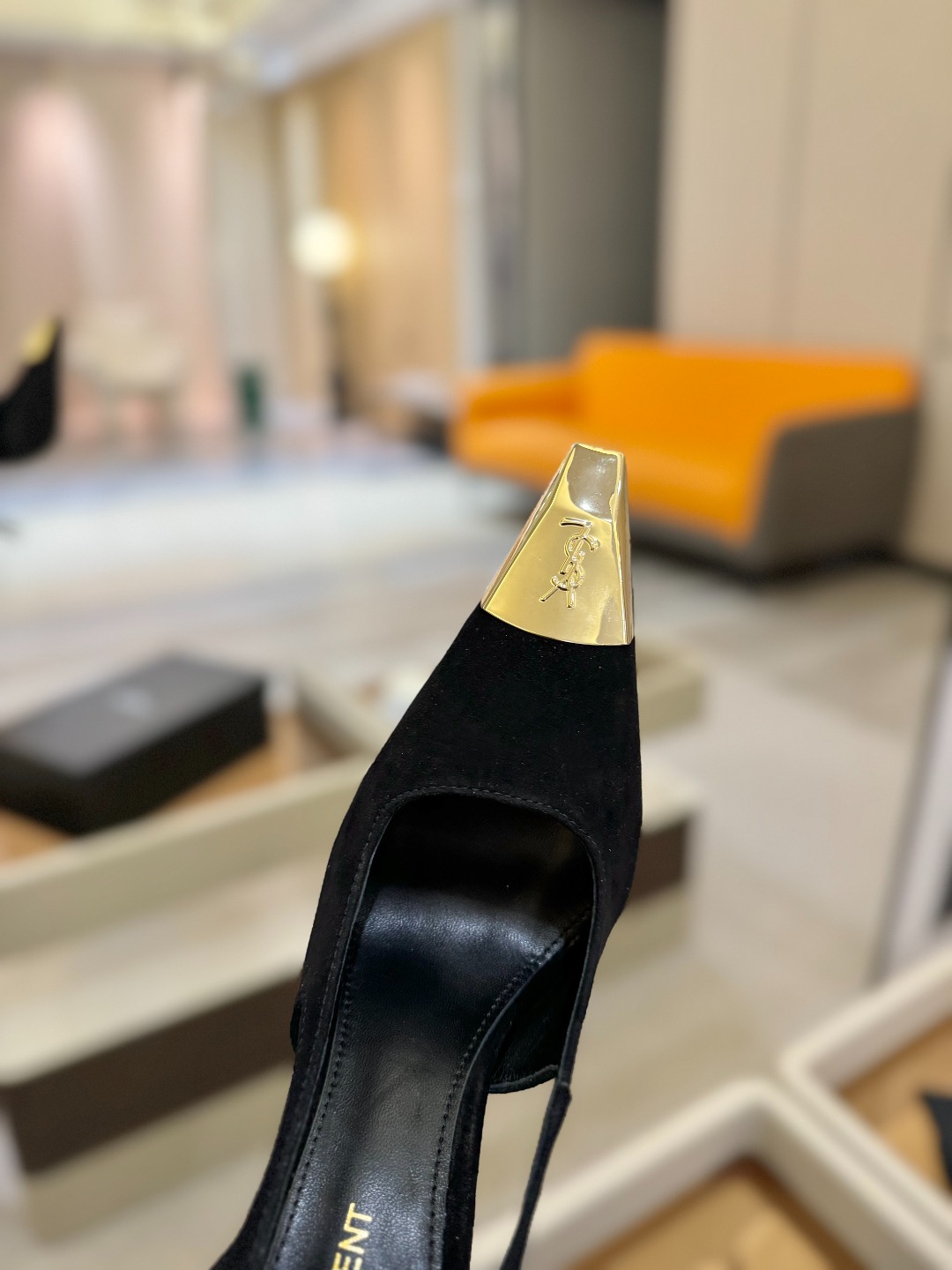 
圣罗兰ysl 2025春夏｜高跟鞋新品🆕
绝美 精致 优雅！10cm上脚特别稳，放心入！
鞋跟是重新开