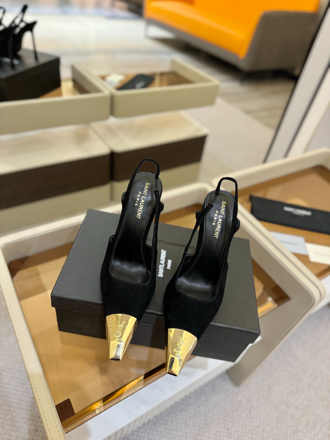 
圣罗兰ysl 2025春夏｜高跟鞋新品🆕
绝美 精致 优雅！10cm上脚特别稳，放心入！
鞋跟是重新开