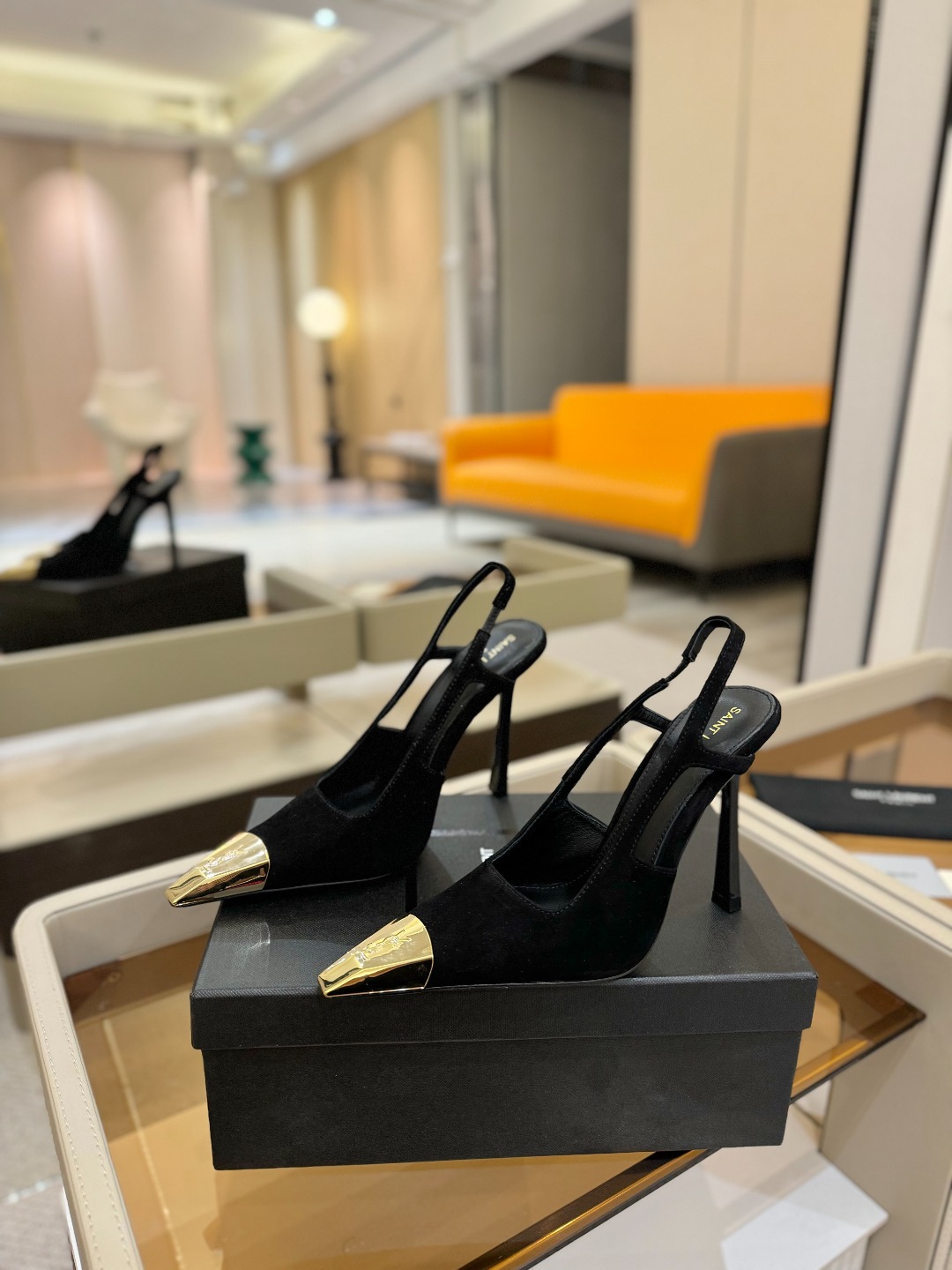 
圣罗兰ysl 2025春夏｜高跟鞋新品🆕
绝美 精致 优雅！10cm上脚特别稳，放心入！
鞋跟是重新开