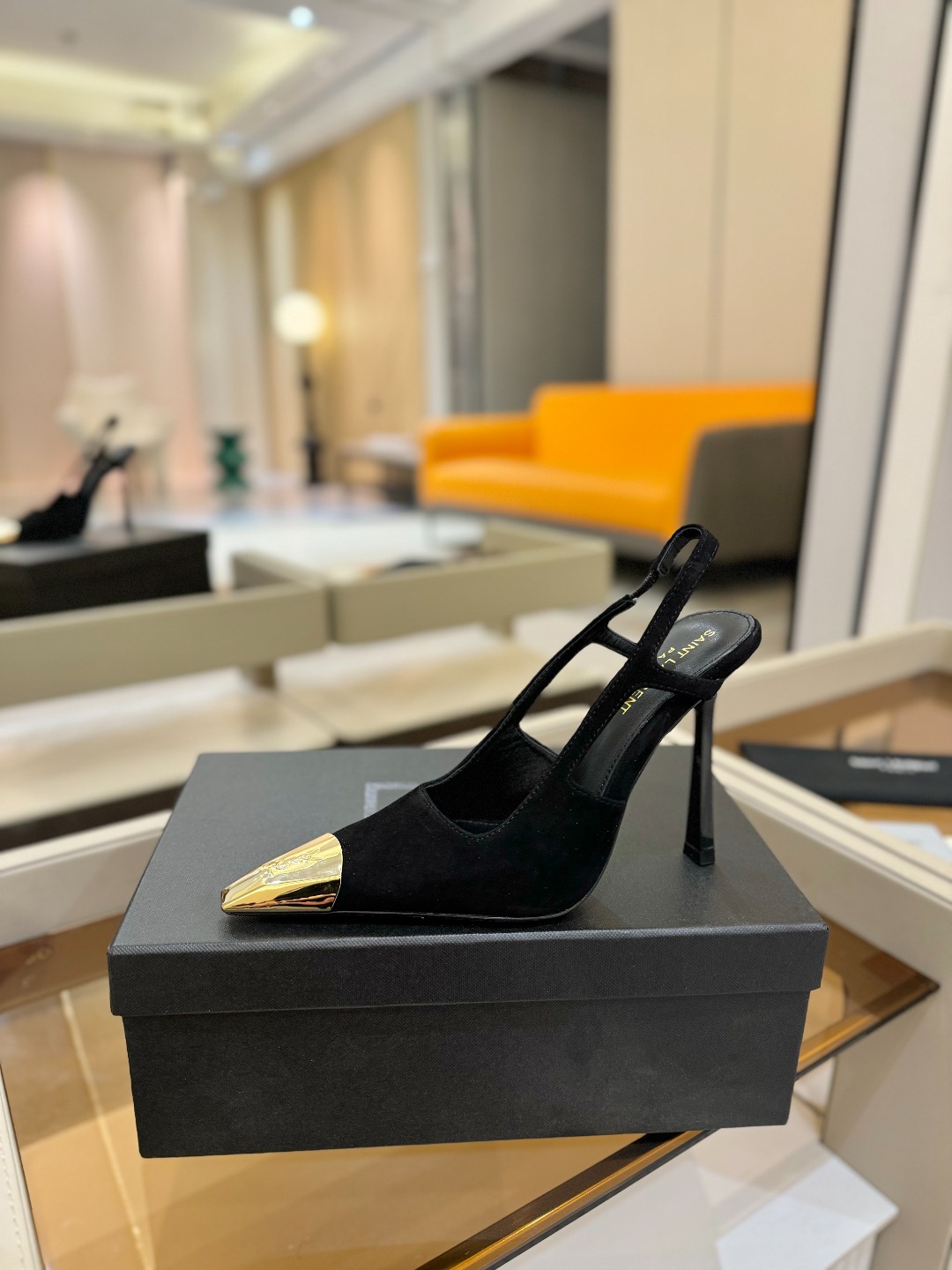 
圣罗兰ysl 2025春夏｜高跟鞋新品🆕
绝美 精致 优雅！10cm上脚特别稳，放心入！
鞋跟是重新开