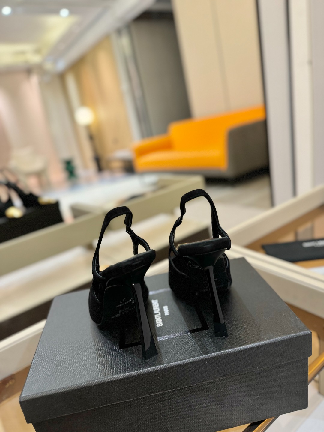 
圣罗兰ysl 2025春夏｜高跟鞋新品🆕
绝美 精致 优雅！10cm上脚特别稳，放心入！
鞋跟是重新开