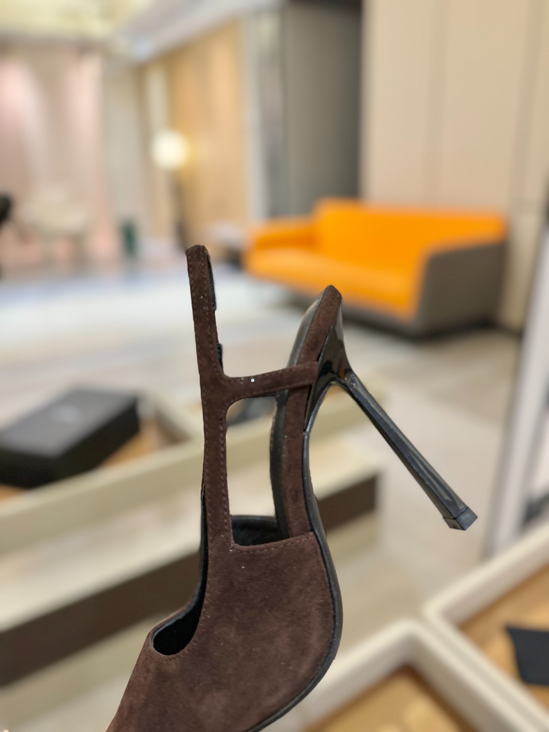 
圣罗兰ysl 2025春夏｜高跟鞋新品🆕
绝美 精致 优雅！10cm上脚特别稳，放心入！
鞋跟是重新开
