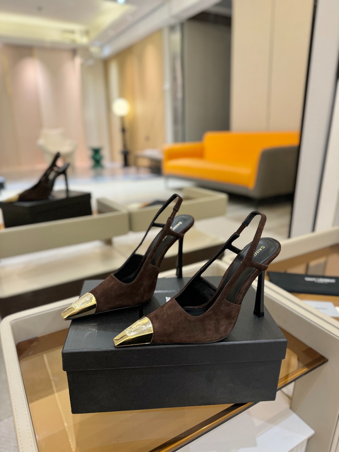 
圣罗兰ysl 2025春夏｜高跟鞋新品🆕
绝美 精致 优雅！10cm上脚特别稳，放心入！
鞋跟是重新开