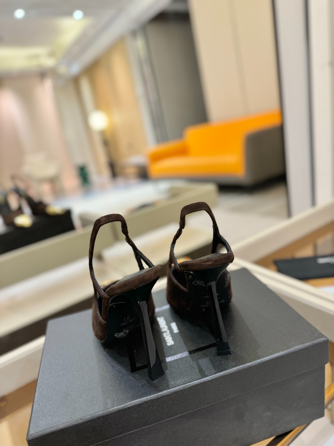 
圣罗兰ysl 2025春夏｜高跟鞋新品🆕
绝美 精致 优雅！10cm上脚特别稳，放心入！
鞋跟是重新开
