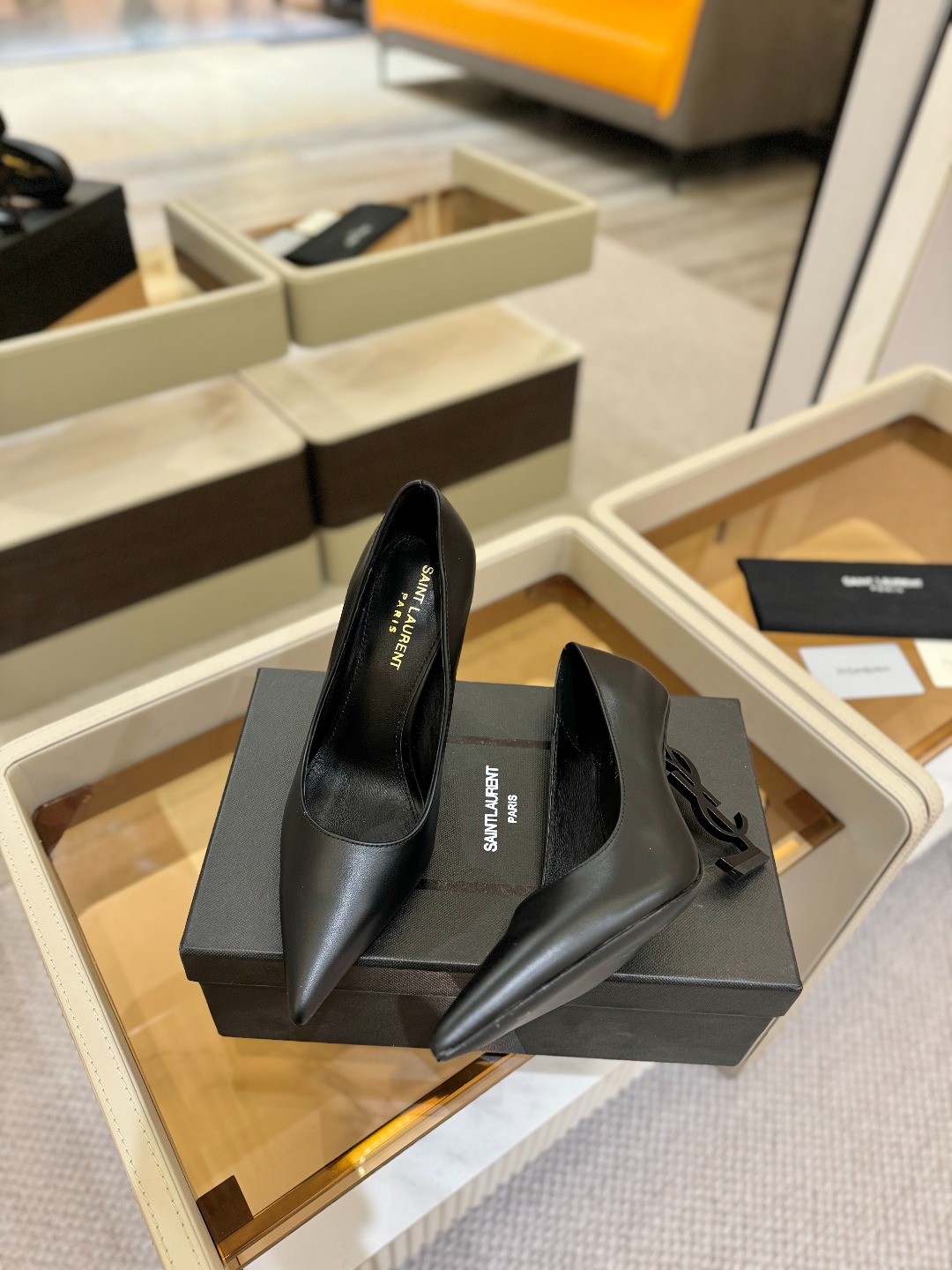 
【Saint Lauren  YSL圣罗兰】
圣罗兰ysl 春夏｜高跟鞋新品🆕
绝美 精致 优雅！上脚
